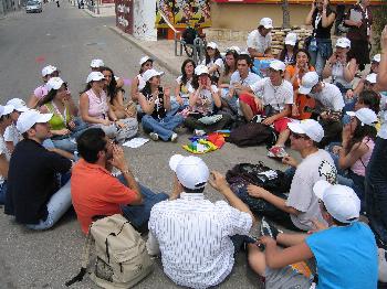Grande afflusso di giovani, adulti e intere famiglie UNO STAND DEDICATO AL CATECUMENATO