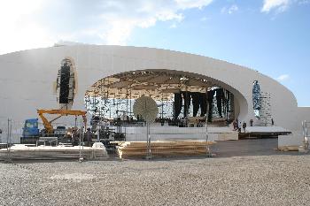 Sabato 28 maggio una serata tv: il palco si trasforma DALLA NOTTE ALLA LUCE� ASPETTANDO IL PAPA