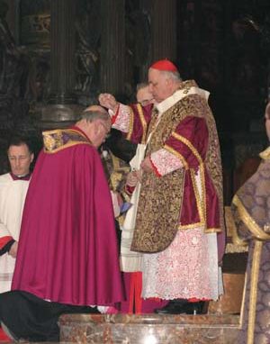 Il rito delle ceneri; nella diocesi ambrosiana si celebra la prima domenica di Quaresima SIMBOLO DI PENITENZA E CONVERSIONE