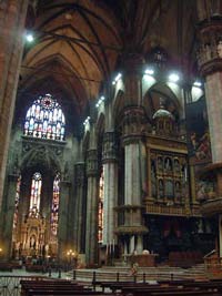 A MILANO IL TURISMO E’… UN AFFARE! Un business da 1,6 milioni di euro al giorno Quasi 2 milioni di turisti all’anno. Il capoluogo lombardo promosso per shopping, svago e cultura