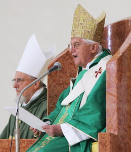 La messa del Papa allo stadio Bentegodi di Verona «PORTATE NEL MONDO LA SPERANZA DI DIO»