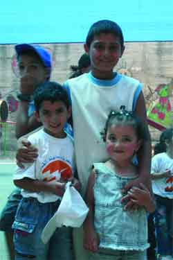 Volontari ambrosiani a Betlemme GIOVANI SOGNI OLTRE IL MURO