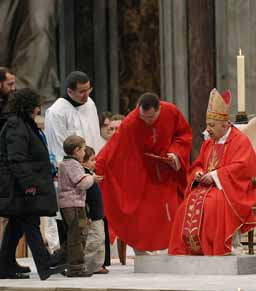 La concelebrazione dei Vescovi lombardi in San Pietro «SIATE TESTIMONI NON SOLO IN CHIESA, MA NELLE CASE E NELLA SOCIETÀ»