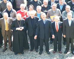 Una figura ministeriale in costruzione IL DIACONATO RACCONTATO DAI DIACONI