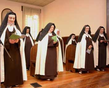 Testimonianza di una monaca di clausura LE GRATE NON SEPARANO DIO DAL MONDO