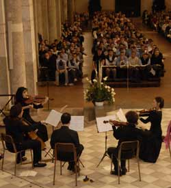 Intermezzo musicale durante la Veglia di preghiera per le Vocazioni WOLFGANG AMADEUS MOZART Larghetto dal Quintetto in La maggiore per clarinetto e archi K 581