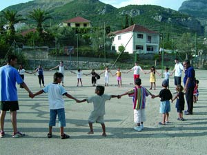 Cantieri della solidarietà UN CAMPO DI CONDIVSIONE E SERVIZIO