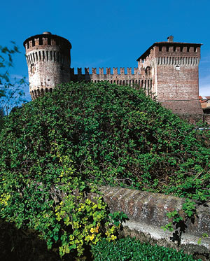 Soncino (Cr) UN CASTELLO DA FIABA IN UN BORGO INCANTATO