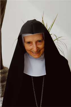 Riflessione della Badessa dell’Abbazia “Mater Ecclesiae” «SIAMO UNA PORZIONE DELLA FAMIGLIA DI DIO»