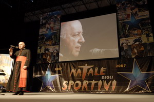 Ottomila persone al PalaSharp per l’incontro con l’Arcivescovo IL NATALE DI UNO SPORT AL SERVIZIO DELL’UOMO