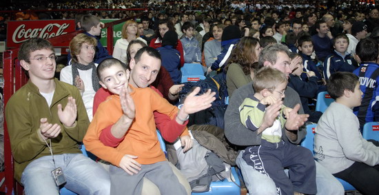 Grande entusiasmo al PalaSharp LA FESTA DEGLI OTTOMILA