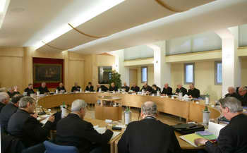 Bagnasco: “La Chiesa vuole aiutare il Paese”