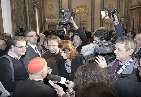 Tettamanzi: «La Chiesa comunica per declinare nell’oggi la parola di speranza del Vangelo»