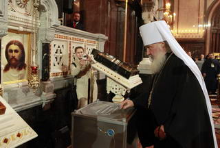 Picture taken on January 27, 2009 shows interim leader of the Russian Orthodox Church, Metropolitan Kirill of Smolensk and Kaliningrad, voting during patriarch elections at the Russian Orthodox Church National Council in Moscow's Christ the Saviour Cathedral. Metropolitan Kirill, seen as a modernizer who could seek a historic reconciliation with the Vatican and more autonomy from the state, was overwhelmingly elected patriarch yesterday.                  AFP PHOTO / POOL / STR