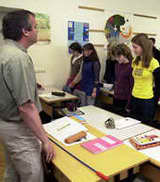 «È un caso che sia proprio il docente di religione?»