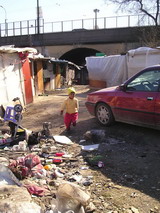 Viaggio nel campo rom del Ponte Bacula