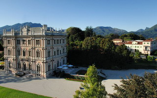 Tra bio-edilizia e mega-hotel