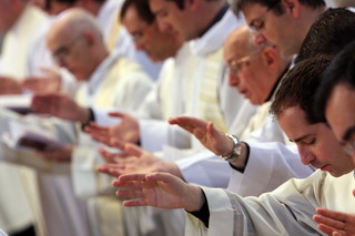 Sacerdoti, un dono immenso per la Chiesa e l’umanit&agrave;