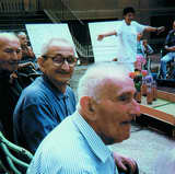 Una “tenda” per gli anziani, aperta anche d’estate