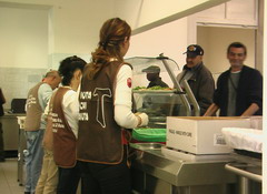 La carità non va in ferie. Neanche nel mese d’agosto