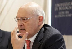 Media e crisi, meglio tardi che mai