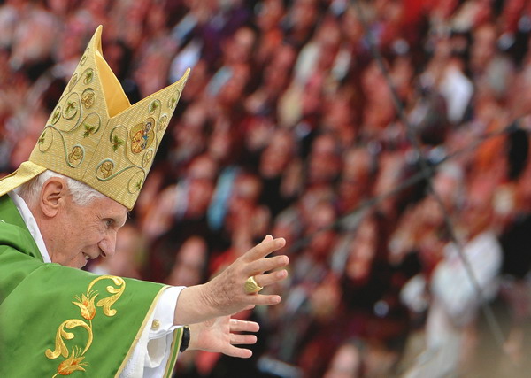 Pope Benedict XVI gestures as he arrives at the Olympic stadium in Berlin on September 22, 2011, where he will give a mass on the first day of his first state visit to his native Germany. The 84-year old pope, German born Joseph Ratzinger, has a packed program, with 18 sermons and speeches planned for his four-day trip to Berlin, Erfurt in the ex-German Democratic Republic and Freiburg. AFP PHOTO / ALBERTO PIZZOLI