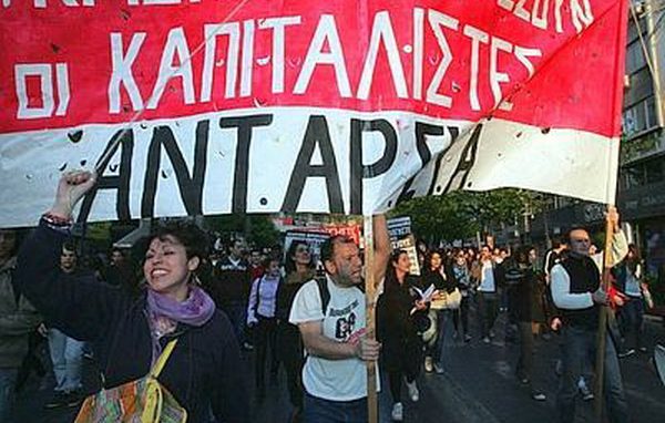 La Grecia affonda nel default