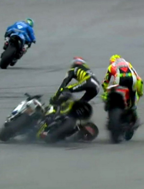 RESTRICTED TO EDITORIAL USE - MANDATORY CREDIT "AFP PHOTO / MOTOGP DORNA SPORTS " - NO MARKETING NO ADVERTISING CAMPAIGNS - DISTRIBUTED AS A SERVICE TO CLIENTS  NO ARCHIVEA grab taken on October 23, 2011 from MotoGP shows Italian Honda rider Marco Simoncelli (bottom) colliding with Yamaha rider Colin Edwards (C) and Ducati rider Valentino Rossi (R) at the Sepang racing circuit during the Malaysian MotoGP. Celebrated Italian rider Marco Simoncelli died after the crash that resulted in the cancellation of the race, in the latest tragedy to hit motor sports. The smash occurred just minutes after the race began when the 24-year-old Honda rider's bike veered across the track and into the path of riders Colin Edwards and Valentino Rossi.    AFP PHOTO / MOTOGP DORNA SPORTS