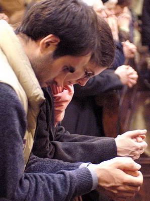 veglia per il papa chiesa s.bartolomeo bgfoto di yuri colleoni