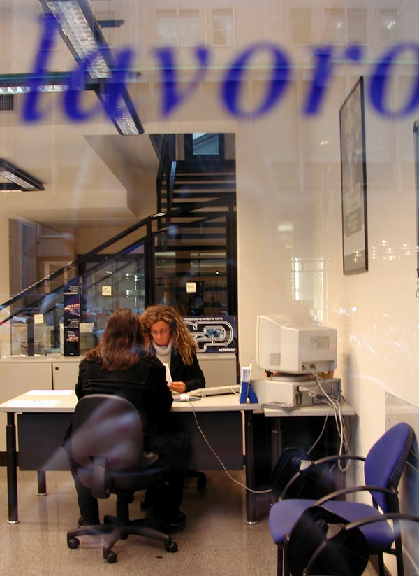 Milano, sportello di  lavoro interinale.©TAMTAM-Pagliarulo