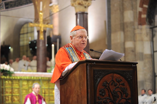 Martedì 6 dicembre, nella Basilica di SantAmbrogio, il cardinale Angelo Scola ha tenuto il Discorso alla Città e alla Diocesi, in occasione della celebrazione vigiliare del compatrono. Per il cardinale Scola è stato il primo Discorso alla Città da quando si è insediato sulla Cattedra di Ambrogio. In Basilica erano presenti le autorità e i rappresentanti delle istituzioni di tutto il territorio diocesano, le famiglie regionali e gli esponenti delle diverse comunità etniche di Milano