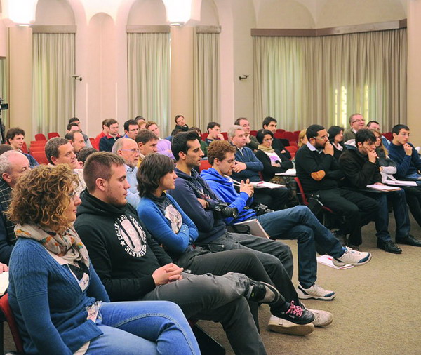 Triuggio (MB), 5 febbraio 2012. L'Arcivescov di Milano ha incontrato i team-leader dei volontari del VII Incontro Mondiale delle Famiglie. Il termine ha presieduto la celebrazione eucaristica.