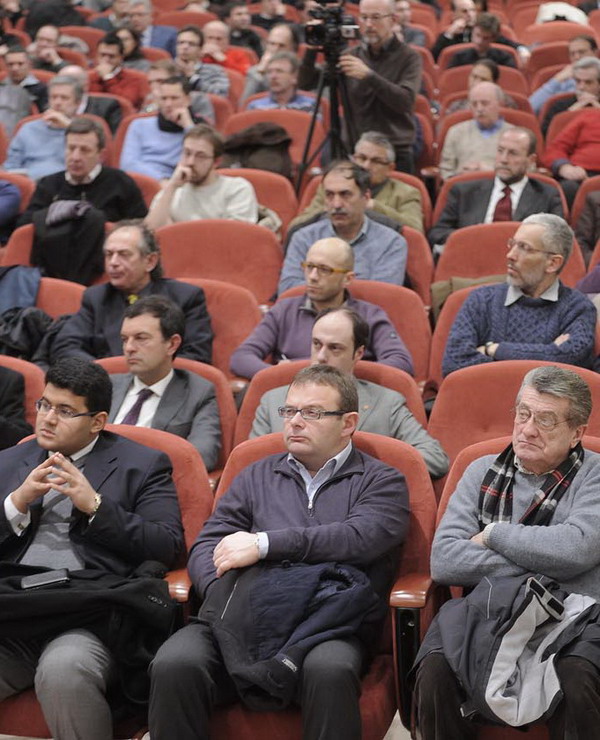 All'Auditorium Alberione l'Arcivescovo di Milano ha incontrato con gli amministratori di milano e Provincia INCONTRO CON GLI AMMINISTRATORI 2011