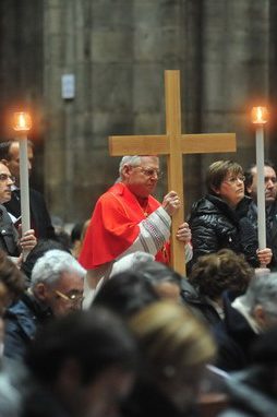 In Duomo la prima Via Crucis con l’Arcivescovo