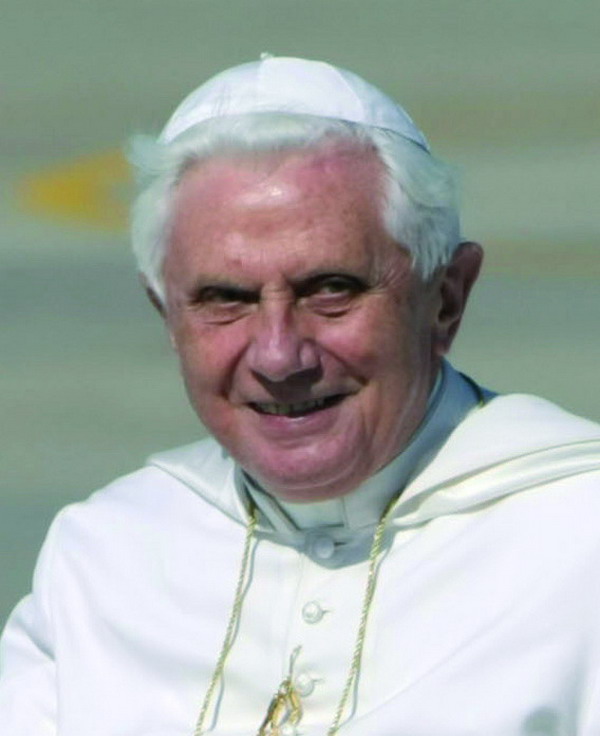 15-04-2008 Papa Benedetto XVI con il presidente Usa Bush al suo arrivo all'aeroporto.



Pope Benedict XVI, left, walks with President Bush, right, during the arrival ceremony at Andrews Air Force Base, Md., Tuesday, April 15, 2008.