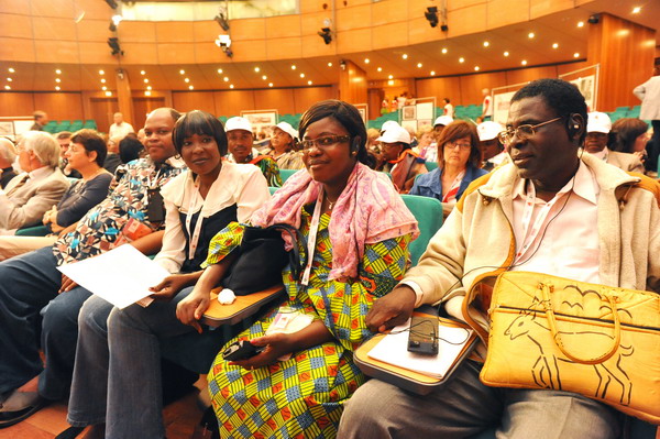 Lodi , maggio 2012 Bpl Center Convegno sulla famiglia . Sessione parallela al congresso . bambini e volontari