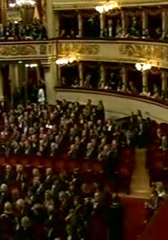 Gli ospiti della Caritas alla Scala