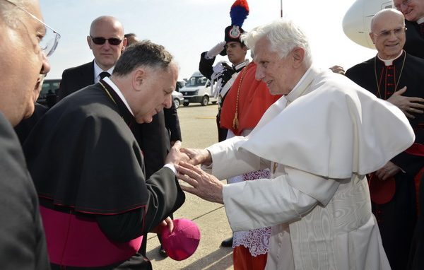 L’arrivo a Linate, Benedetto XVI tra noi
