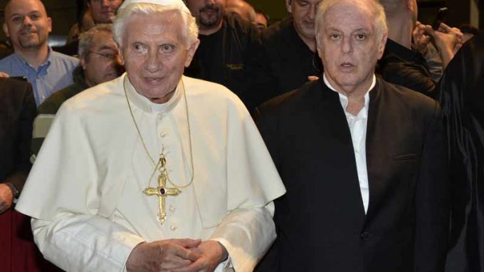 Alla Scala la solidarietà del Papa ai terremotati