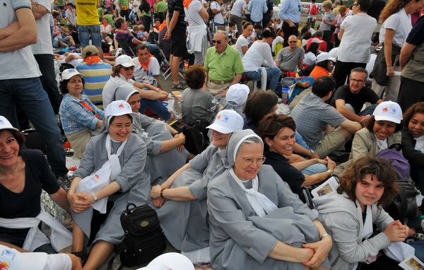In cammino all’alba per pregare col Papa