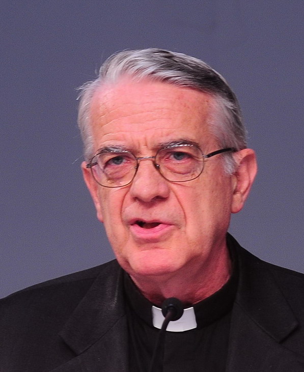 Il tavolo della conferenza stampa di sabato 2 giugno 2012.
Il direttore della sala stampa vaticana, padre Federico Lombardi