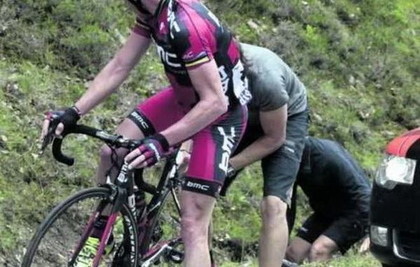 Tour de France: solidarietà sui pedali