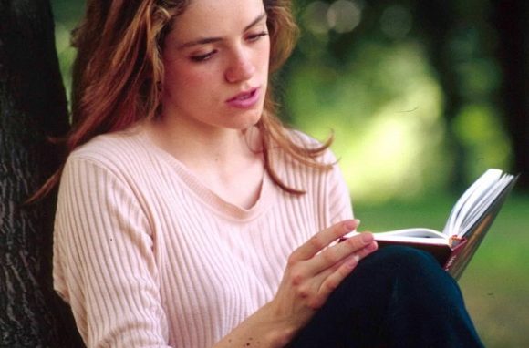 Legge libri meno della metà degli italiani