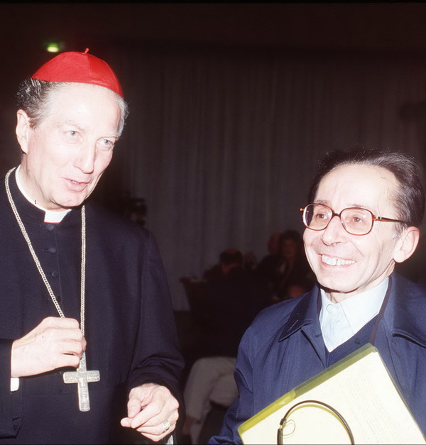 "oltre la città secolare" - il card. carlo maria martini con don angelo casati - parroco di s. giovanni laterano milano.