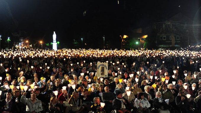 Milano illumina la notte di Lourdes
