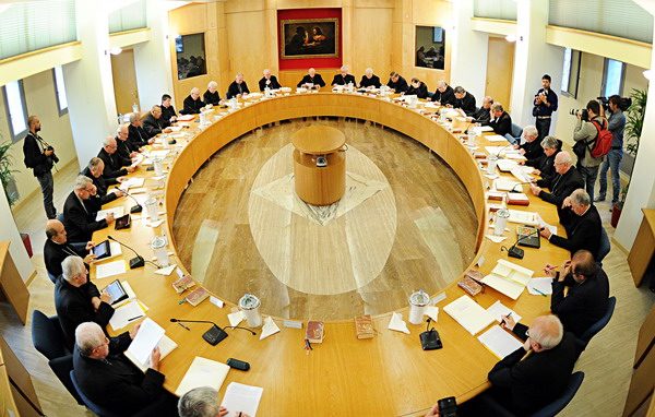 Sinodo sulla famiglia, Scola tra i delegati Cei