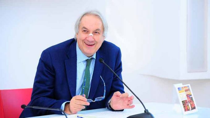 “Il Dio vicino” e Oasis leggono<br>la società a Bookcity