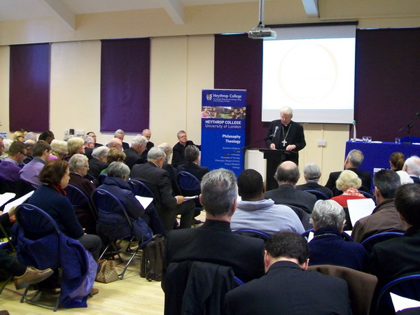 Londra, 15 novembre 2012. LArcivescovo di Milano, card. Angelo Scola, ha partecipato a un seminario e a una conferenza pubblica nei quali ha presentato Oasis, la Fondazione internazionale da lui fondata e presieduta.

L'Arcivescovo a Heythrop College
