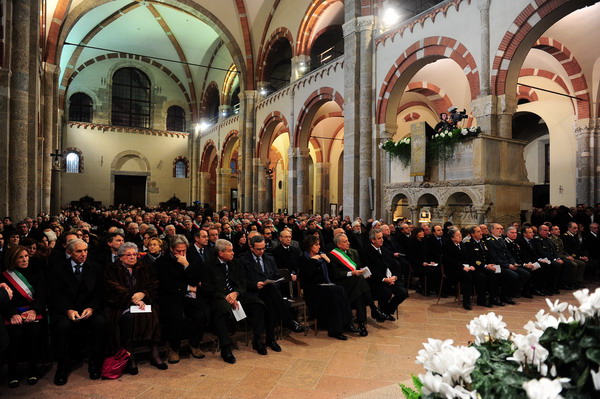 Giovedì 6 dicembre, in occasione dei Vespri della Vigilia di SantAmbrogio, lArcivescovo di Milano ha pronunciato il tradizionale Discorso alla Città.