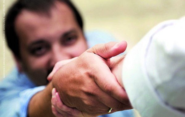 “Scarp de’ tenis”, <br>la strada si fa più “social”